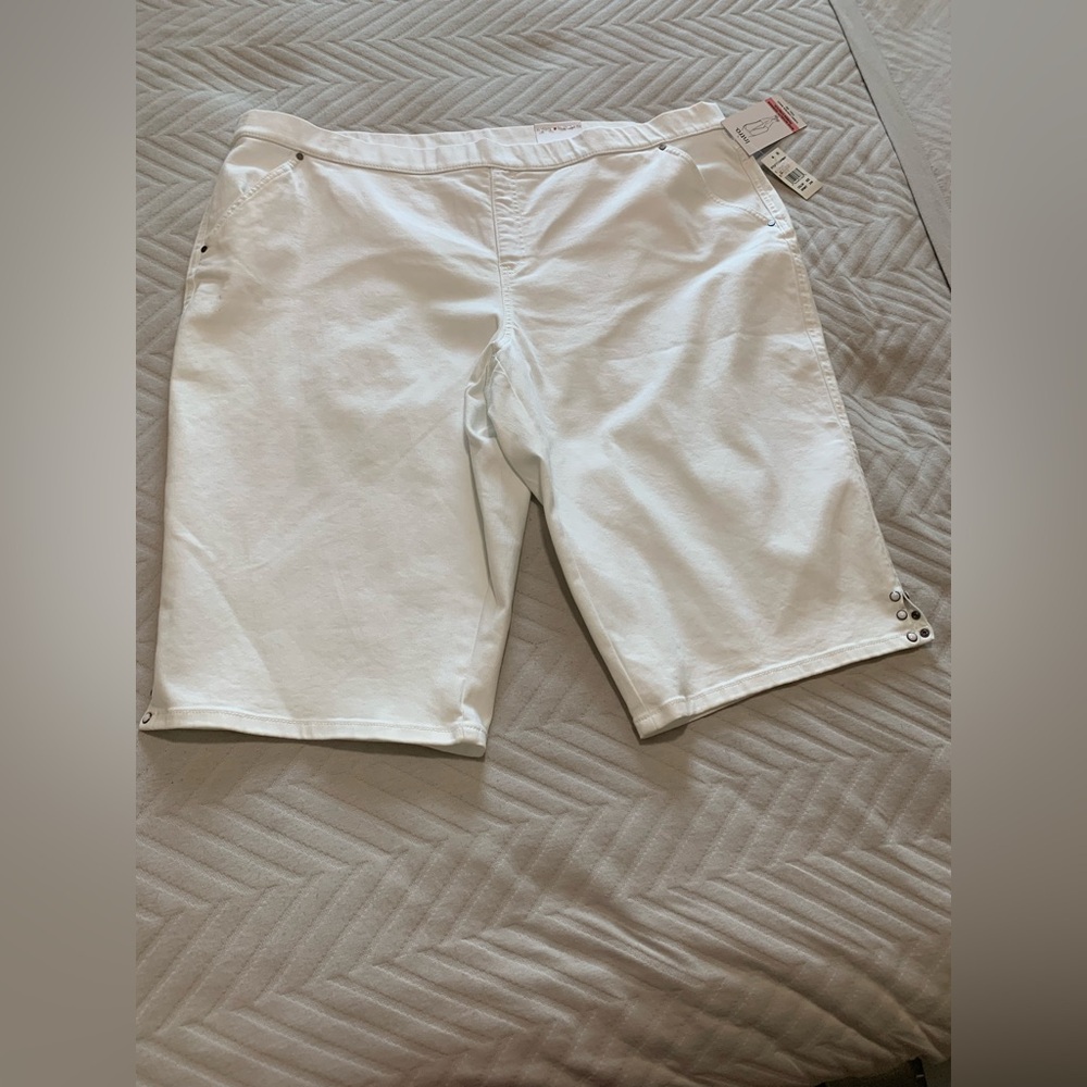 NWT Intro. Love the Fit Plus Size‎ 24W Shorts White Casual Coastal Minimalist
